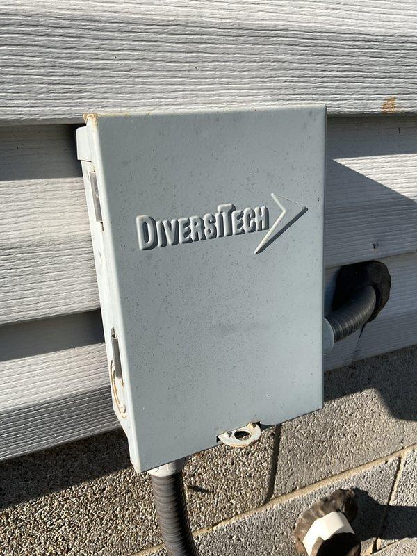 Performed comprehensive air conditioning maintenance on an 18-year-old outdoor condenser unit. Inspected fan assembly, coil components, and electrical connections housed in the DiversiTech disconnect box. Unit operational with all components functioning within normal parameters upon completion of routine maintenance procedures.