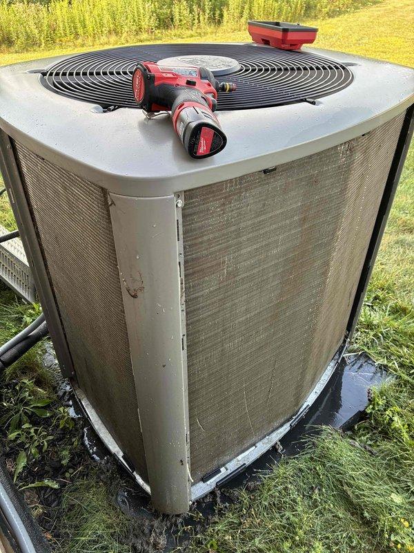 Performed comprehensive air conditioning tune-up on residential outdoor condensing unit. Completed standard preventive maintenance procedures including system inspection, cleaning of condenser coils, verification of proper refrigerant levels, and testing of all electrical components to ensure optimal cooling performance for the upcoming season.