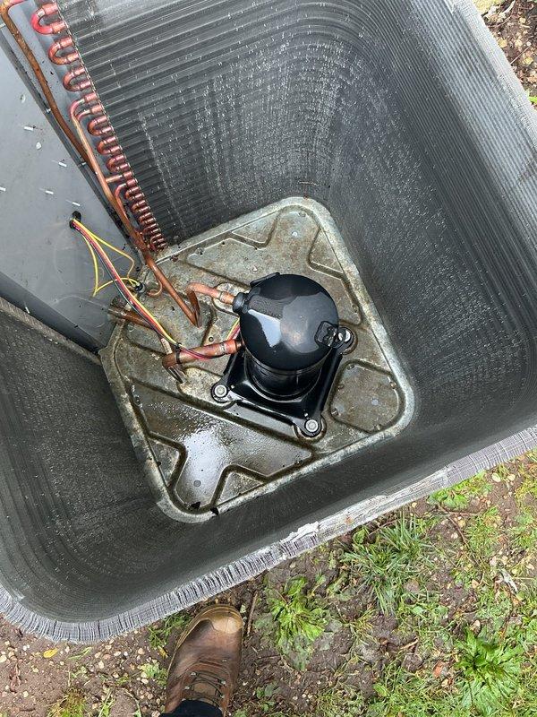 Completed routine preventive maintenance cooling visit on 4-year-old residential air conditioning system. Performed comprehensive inspection of outdoor condensing unit, verified proper operation of compressor and condenser fan motor, checked refrigerant line connections and electrical components. Unit found in good working condition with normal outdoor weathering; all components operating within manufacturer specifications.