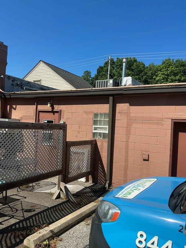 Responded to commercial rooftop AC service call. Accessed rooftop unit via ladder, performed diagnostic assessment of the system. Documented equipment condition and location with photographs for service records.