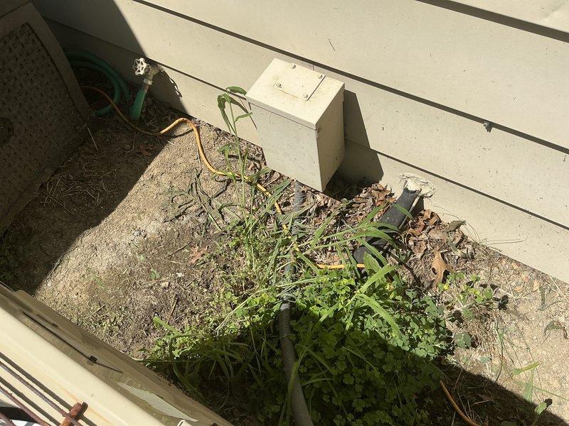 Conducted on-site evaluation for air conditioning system replacement. Existing unit is approximately 40 years old and has reached end of serviceable life. Assessed installation location, electrical requirements, and provided customer with equipment options and replacement estimate.