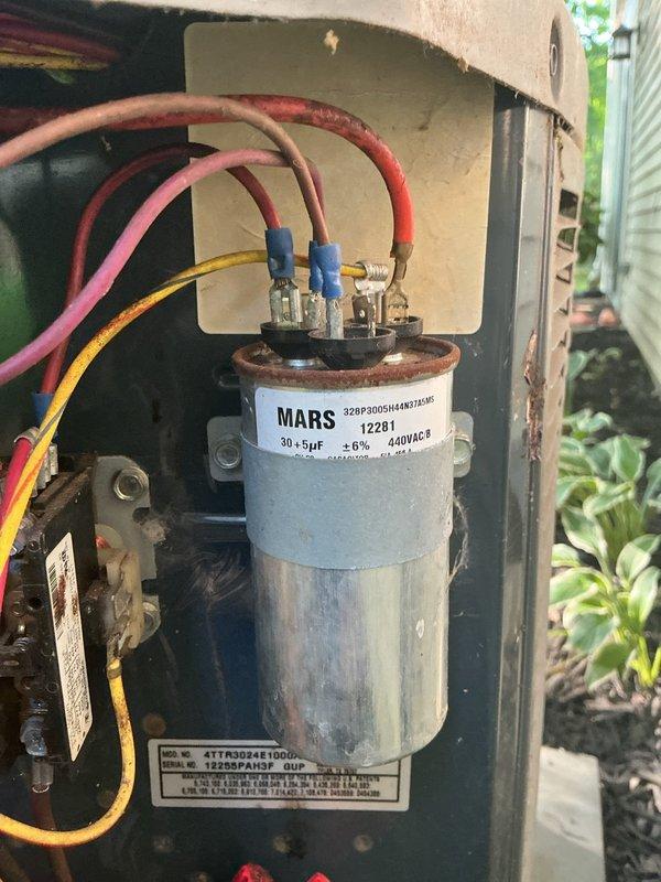 Completed scheduled cooling maintenance visit on 13-year-old air conditioning system. Performed comprehensive inspection of outdoor condensing unit, verified proper operation of MARS dual-run capacitor (30+5μF, 440VAC), checked all electrical connections and wiring, and inspected system components for wear and functionality. Delivered and provided furnace filter as requested by customer.