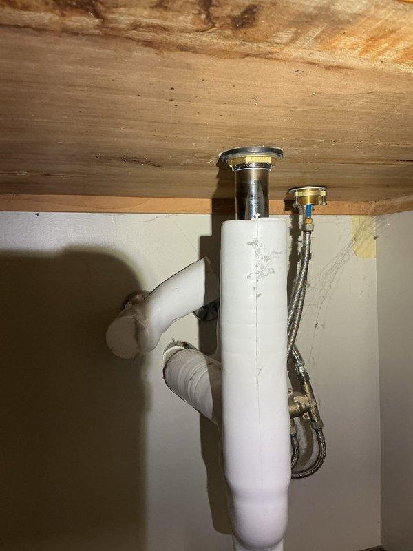 Replaced defective pop-up drain assembly on right side lavatory sink. Removed old drain fixture and installed new chrome pop-up assembly with proper sealing to prevent leaks. Verified proper operation of pop-up mechanism and tested drain flow to ensure complete functionality.