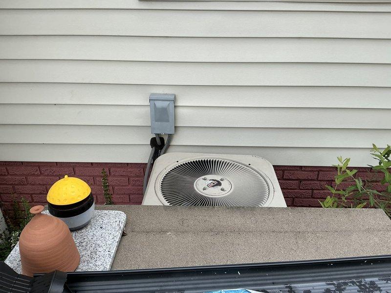 Conducted estimate for replacement of 27-year-old air conditioning system experiencing cooling deficiencies. Evaluated existing outdoor condenser unit and provided quote for complete system replacement exceeding $4,000.