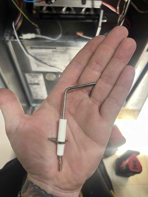 Performed routine heating maintenance service under member agreement DZ. Conducted combustion analysis with Testo 310 II analyzer, confirming system is operating at 89.9% efficiency with acceptable CO levels (8 ppm). Inspected ignition electrode and verified proper positioning for optimal flame sensing.