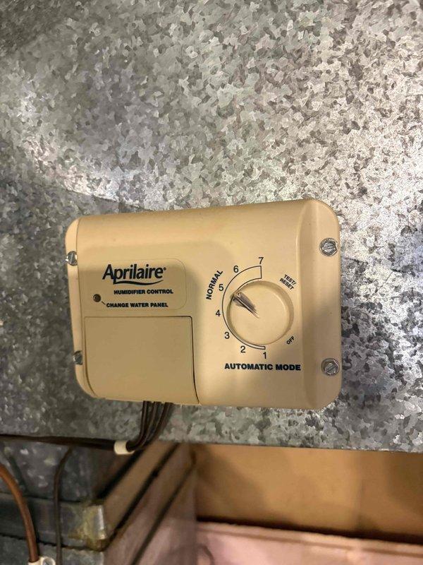 Conducted diagnostic assessment on HVAC system for Debbie Knuff regarding non-functioning blower motor. Inspected thermostat wiring connections (green, white, and red wires properly connected to terminals) and evaluated Aprilaire humidifier control unit (set between positions 5-6). Determined blower motor requires replacement.