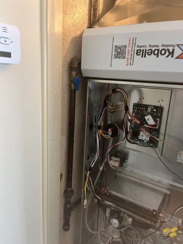 Completed installation of a Remeha Avanta heating system as a return customer installation. System was properly mounted with all required connections, including copper piping and valves, and a CO detector was installed for safety compliance. Verified proper operation with visual flame inspection and ensured all ductwork and exhaust venting were correctly installed and functioning.
