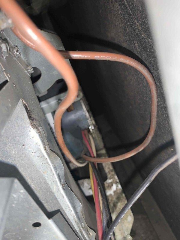 Completed cooling maintenance for club member's air handler unit. Performed comprehensive inspection of refrigerant lines, condensate drainage system, and electrical connections. All copper tubing, insulation, and mechanical components found in proper working condition with normal operational wear. System operating within manufacturer specifications.