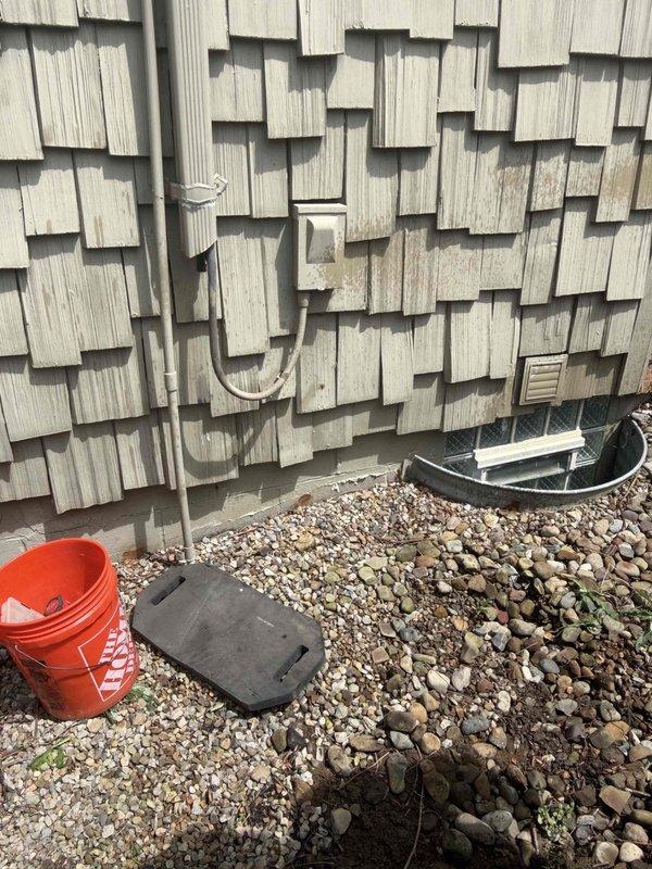 Recovered and evacuated refrigerant from HVAC system per service protocol. Completed refrigerant removal process and prepared unit for further service work as directed.