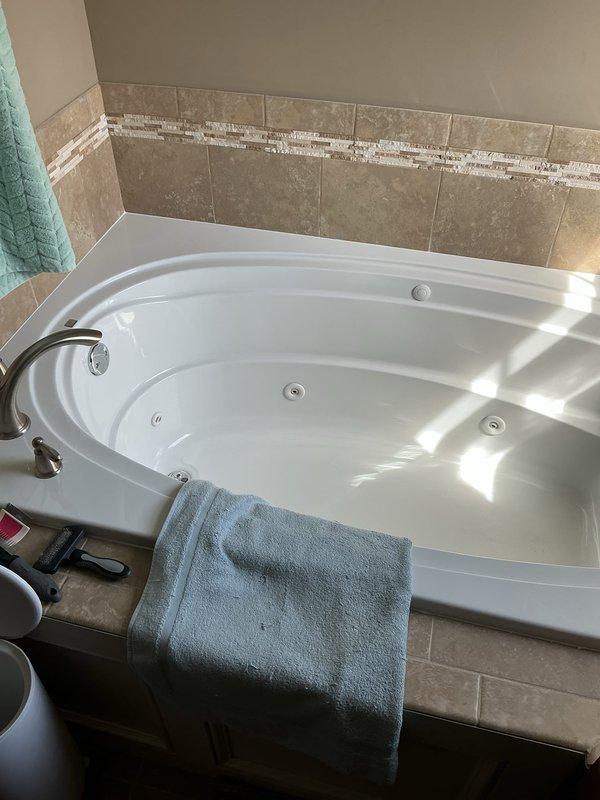 Completed routine plumbing maintenance inspection as part of recurring membership visit. Performed comprehensive evaluation of bathroom fixtures including sink faucet assembly with dual lever handles, drain stoppers, and jetted bathtub system with multiple jet ports and chrome fixtures. All plumbing components were inspected for proper operation, leaks, and overall functionality, with photographic documentation captured for service records.