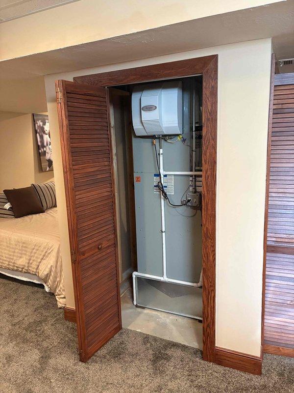 Conducted on-site evaluation for complete air conditioning system replacement. Assessed existing HVAC equipment located in bedroom utility closet, including furnace, air handler, and Aprilaire humidifier unit. Documented current system configuration, ductwork connections, and installation space constraints. Provided replacement options and equipment recommendations based on existing infrastructure and customer requirements.