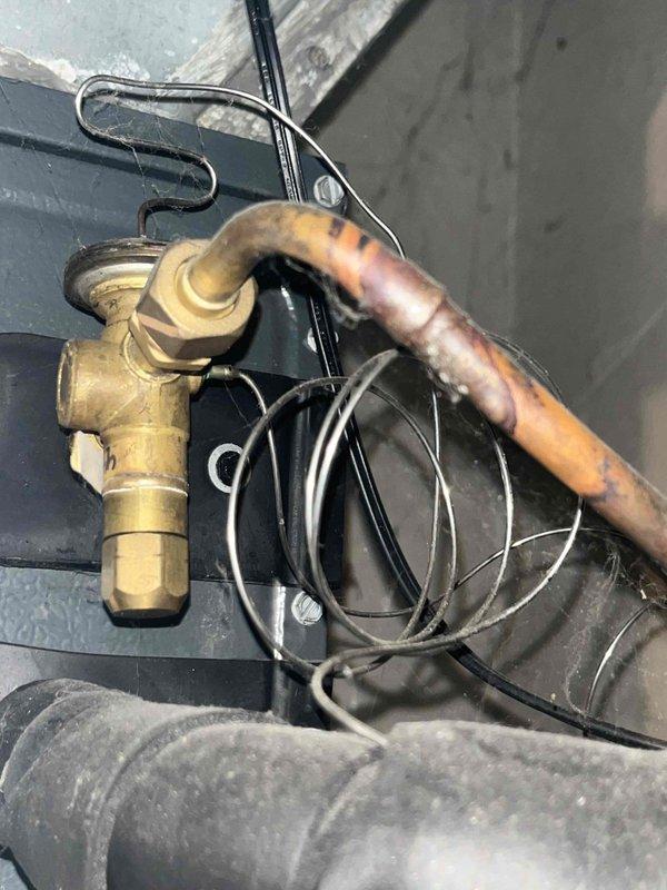 Completed comprehensive AC tune-up including system diagnostics, temperature differential measurements, and full inspection of refrigerant lines and electrical connections. All components found operating within normal parameters with no immediate service needs identified.
