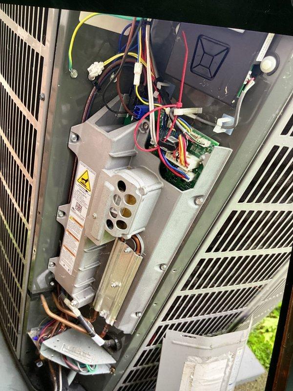 Completed routine cooling maintenance member visit on outdoor HVAC unit. Performed comprehensive system inspection with top access panel removed, verifying all electrical connections, control board functionality, and refrigerant line integrity. All components including compressor assembly, heat exchanger coils, wiring harnesses, and terminal connections were inspected and found to be in proper working condition with no immediate service needs identified.
