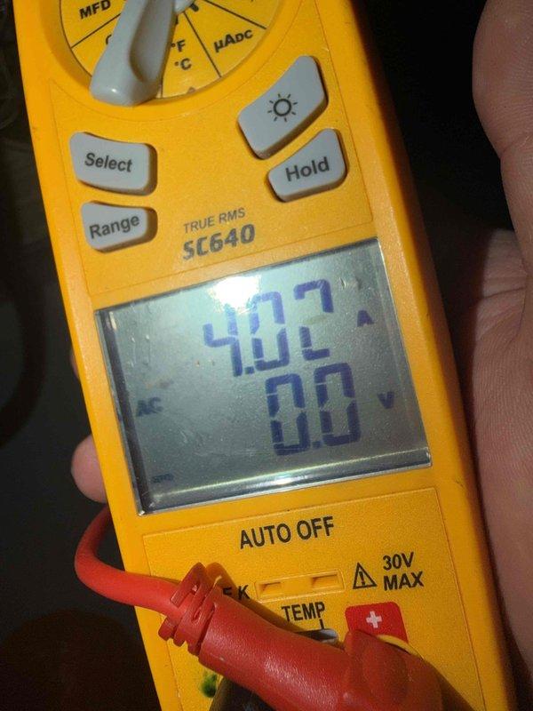 Completed heating maintenance club visit on air handler system. Performed electrical diagnostics using TRUE RMS clamp meter, recording voltage readings of 402.2V AC and verifying proper electrical parameters throughout the system. All measurements fell within acceptable operating ranges, confirming electrical components are functioning correctly for continued safe operation.