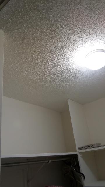 Glenview, IL - New popcorn completed and the whole closet painted. Glenview, IL - New popcorn completed and the whole closet painted.