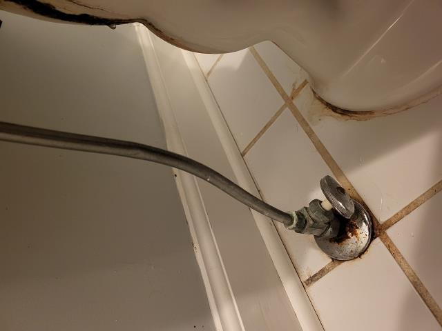 The toilet shut off valve wasn't working. We replaced the shut off valve with a quarter turn shut off with a new supply line. Lastly we cleaned up and tested for leaks.