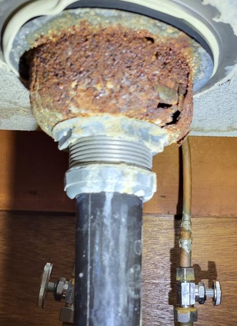 We responded to our customer to replace a customer supplied kitchen faucet and laundry faucet. Once onsite we removed the existing faucets and replaced them with the customer supplied faucets. After installing both fixtures we pressurized the lines,  checked all connections for any leaks and tested each faucet for proper operation.