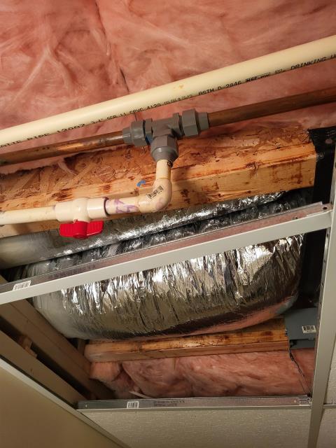 We were called out after our customer discovered a leak coming from a compression tee fitting on the water line. Upon arrival, after inspecting the area, we confirmed that the fitting had failed and was allowing water to escape around the connection. We removed the leaking compression tee and replaced it with new copper fittings and pipe. Once the repair was complete, we restored water pressure and tested the line for leaks.
