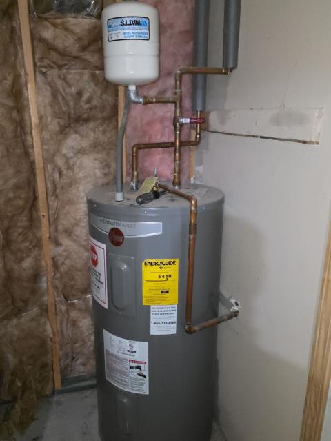 We responded to our customer in Temple, GA to upgrade their water heater for increased hot water capacity. We removed the existing 50 gallon water heater and installed a new 80 gallon water heater with a recirculating pump to provide faster and more consistent hot water throughout the home. Once the installation was completed, we restored water service and tested the system for proper, leak free operation.