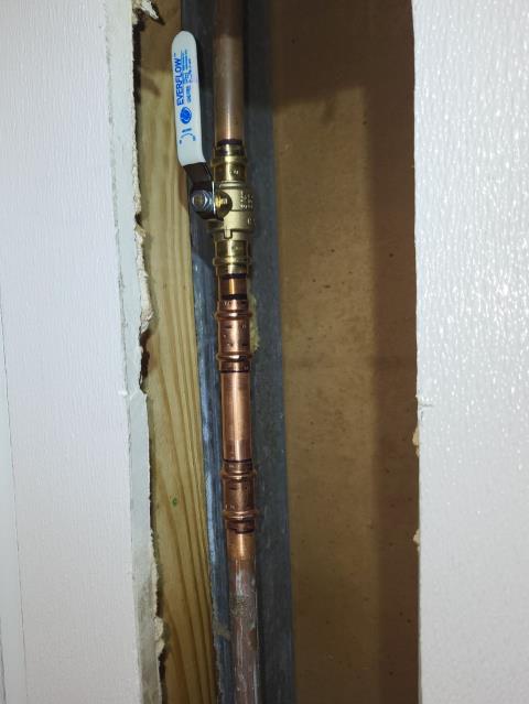 We responded to our customer in Johns Creek, GA to address a leaking hose bibb and failing shutoff valve. We replaced the ¾ inch brass emergency shutoff ball valve to restore proper water control. We also cut out the leaking section at the outside hose bibb and replaced it with new copper piping for a durable repair. Once the repairs were completed, we tested the system for proper, leak free operation. All repairs were successful and the plumbing is now functioning correctly. 