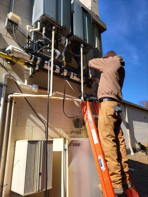 We responded to our customer in Acworth, GA after they reported washing machine valves not working properly and a tub and shower that were dripping. Upon inspection, we found the washer valves had failed and the shower issue was caused by a worn Moen cartridge. To resolve the problems, we replaced the washing machine box with new shutoff valves and installed a new Moen cartridge in the tub shower valve. After completing the repairs, we tested both fixtures for proper, leak free operation. Everything is now working correctly with no leaks or dripping.