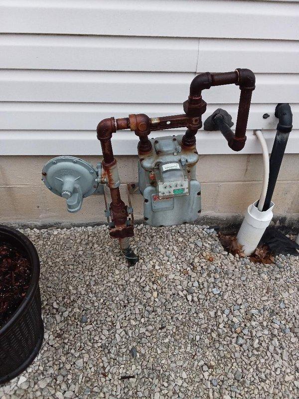 Installed approximately 10ft of gas piping on the exterior of the residence, connecting to the existing gas meter. Work included fitting copper pipes with appropriate 90-degree angles and ensuring proper connection to the pressure regulator valve. Completed installation with all necessary fittings to ensure code compliance and leak-free operation.