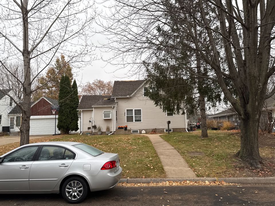 Last Roof replacement of the year. Timberline HDZ Harvest blend is going to complement this house well