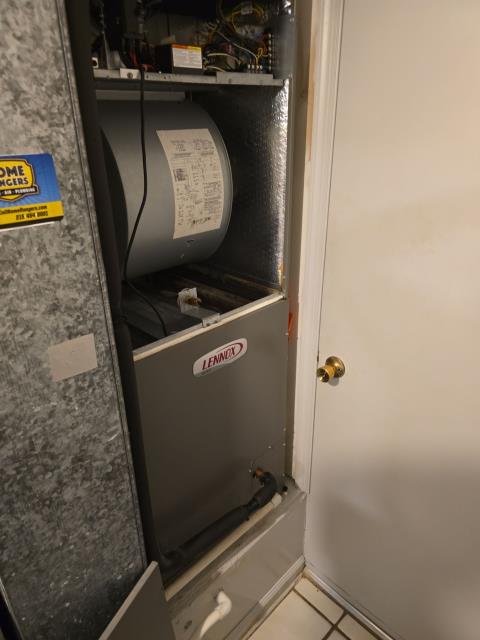 Responded to an AC repair in Langhorne, PA 19053. The customer’s Lennox heat pump system had a clogged condensate drain, which caused water to leak inside the laundry room. We cleared the drain line and tested operation. The system is cooling properly and draining as designed.
