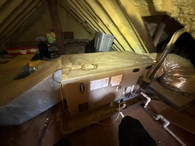 Wrapped up a no-cooling service call in Bryn Athyn, PA 19006. The upstairs Carrier AC, installed in 2008, wasn’t producing cold air. Completed inspection and set up a plan for replacement parts to bring the system back.