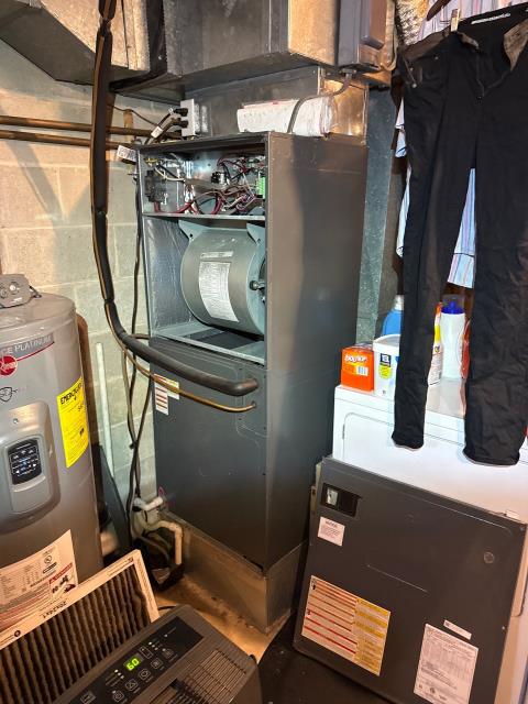 Completed AC repair in Philadelphia, PA 19147 on a Goodman system installed 8 years ago. The home wasn’t cooling properly, so we installed a compressor saver/start assist, performed a dual secondary voltage control service, and cleaned the evaporator coil. The system is back to efficient cooling, and the customer joined our Comfort Club for ongoing maintenance and peace of mind.