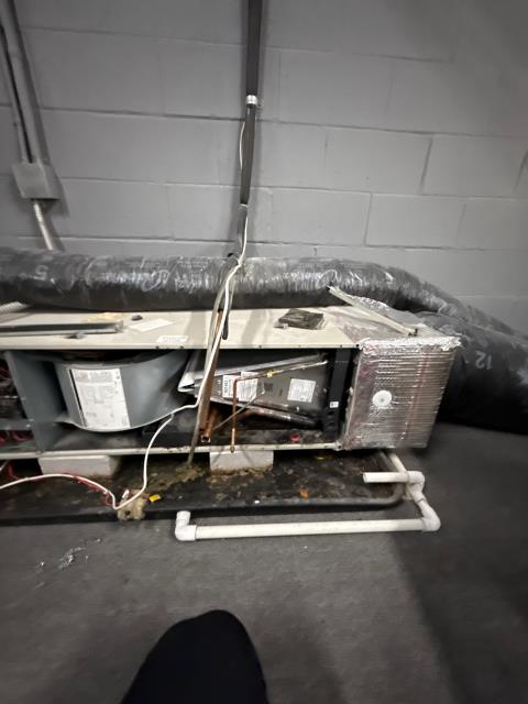 Completed indoor coil replacement on a Gibson heat pump system in Warminster, PA 18974. Installed a new coil with a metering device, filter dryer, and performed a full refrigerant recharge and system optimization. Applied AC Renew Solution for added efficiency and verified proper pressures and airflow. System restored to peak performance and backed by a 1-year parts and labor warranty.