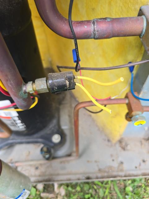 Visited a home in Warminster, PA 18974 to inspect an electric AC system over 15 years old. The unit wouldn’t start, and the homeowner preferred a professional check. After evaluation, we suggested a dual start capacitor and compressor saver to ensure proper operation and efficiency.