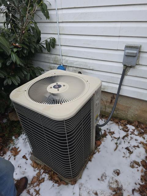Provided an estimate appointment in Doylestown, PA 18901 for upgrading a 21-year-old Lennox heat pump system. The 2.5-ton unit with an attic heat exchanger and outdoor compressor has failed due to a refrigerant leak. They’re eager to move forward quickly to restore efficient heating and cooling.