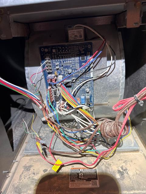 Responded to a no-heat call in Warminster, PA 18974. The furnace’s control board had failed in heating mode, so we replaced the board, installed a new air filter, and confirmed safe operation. Another neighbor’s home is warm and ready for winter nights.