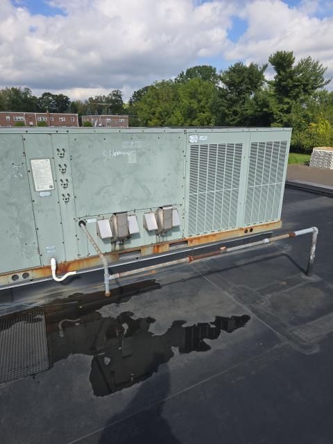 Visited a commercial store in Hatboro, PA 19040 to provide an HVAC replacement estimate for their 15-ton system. They are seeking a reliable unit with an atomizer that can last 15–20 years. We discussed options and pricing to help them present the best solution to corporate. Helping the store plan for reliable, long-term HVAC comfort.