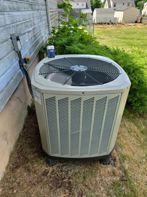 Wrapped up a service call visit for a valued customer in Hatboro, PA 19040. Performed Electric – Dual Secondary Voltage Control Service to improve system reliability and efficiency. Customer is now set for better performance and comfort.