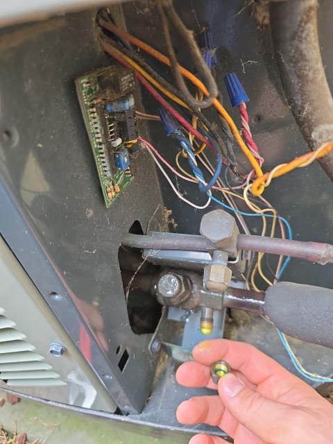 Wrapped up a service call visit for a valued customer in Hatboro, PA 19040. Performed Electric – Dual Secondary Voltage Control Service to improve system reliability and efficiency. Customer is now set for better performance and comfort.