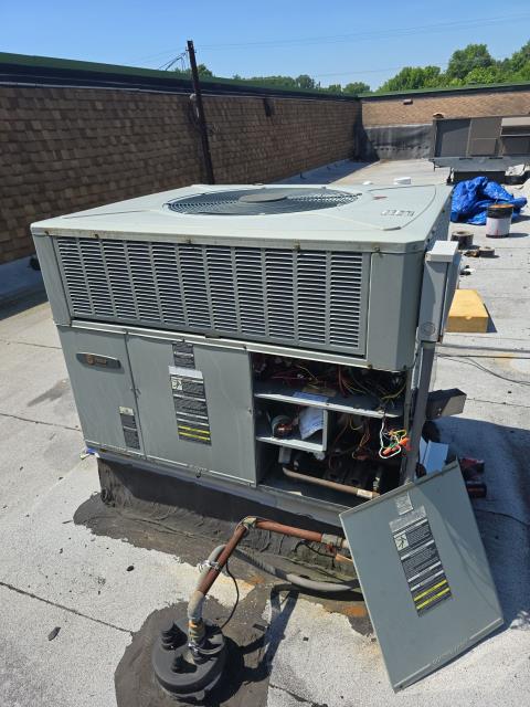 Just completed an HVAC certification inspection in Hatboro, PA 19040 for a new barbershop preparing to open. The owner wasn’t sure of the system’s age but reported it was operating well. Verified proper performance and compliance to meet township certification requirements, ensuring the space is comfortable and ready for business.