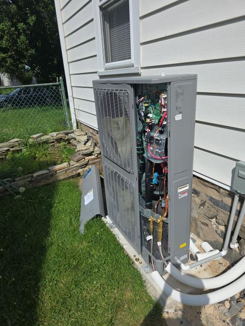 Wrapped up a service visit in Hatboro, PA 19040 for a homeowner who recently installed a MrCool DIY 4-ton system at his residence. The new system required refrigerant charging, as it did not come preloaded with freon. Our technician performed a precise Freon Recharge Service to ensure proper pressures and efficient cooling performance for the summer season.