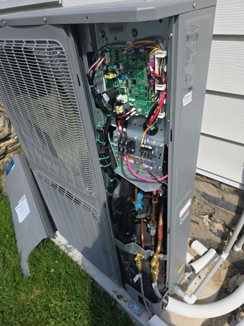 Wrapped up a service visit in Hatboro, PA 19040 for a homeowner who recently installed a MrCool DIY 4-ton system at his residence. The new system required refrigerant charging, as it did not come preloaded with freon. Our technician performed a precise Freon Recharge Service to ensure proper pressures and efficient cooling performance for the summer season.