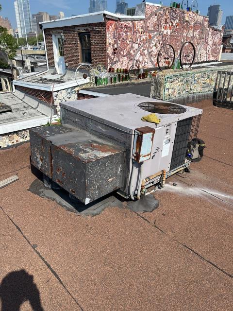 Wrapped up a service to a no-cooling call in philadelphia, pa 19146, where the apartment temperature kept rising despite the thermostat being set to 60°f. Accessed the rooftop ac units and performed a dual secondary voltage control service to correct the issue. The system is now running properly and ready to keep the apartment cool as summer approaches.