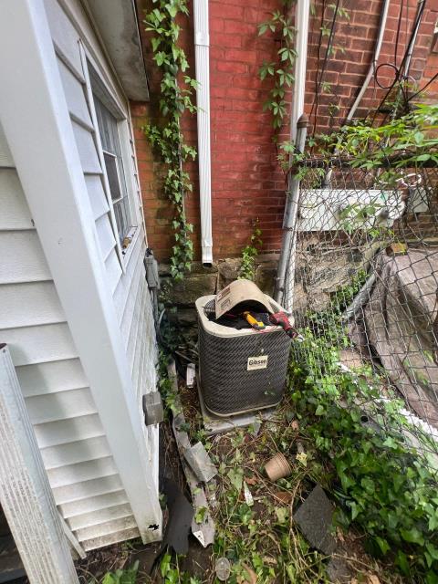 Responded to a thermostat issue in philadelphia, pa 19143, where the system wasn’t regulating temperature correctly after a recent power outage. Found the outdoor condenser coil dirty, the system undercharged with refrigerant, and a weak compressor capacitor. Cleaned the coil, recharged the system, and replaced the capacitor — restoring accurate cooling and reliable thermostat performance.