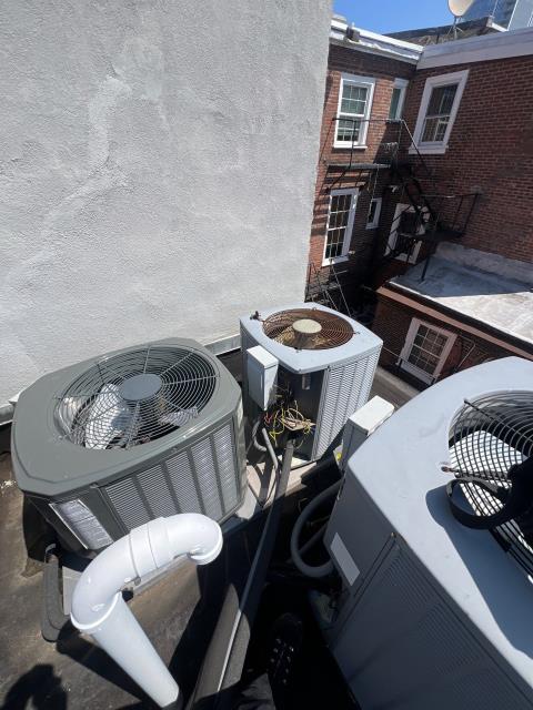 Responded to a no-cooling issue on the 3rd floor rear roof unit in philadelphia, pa 19102. Found a clogged air filter causing restricted airflow and potential freeze-up, and a failed dual start assist. Replaced the start assist, installed a new filter, and cleaned the drain—the system is now cooling properly and operating efficiently.