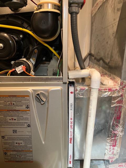 Just completed routine hvac maintenance at a rental property in philadelphia, pa 19146. Checked both heating and cooling functions and inspected filters, the thermostat, and electrical connections to ensure reliable operation for the tenants. The system is running efficiently and is ready for the upcoming season.