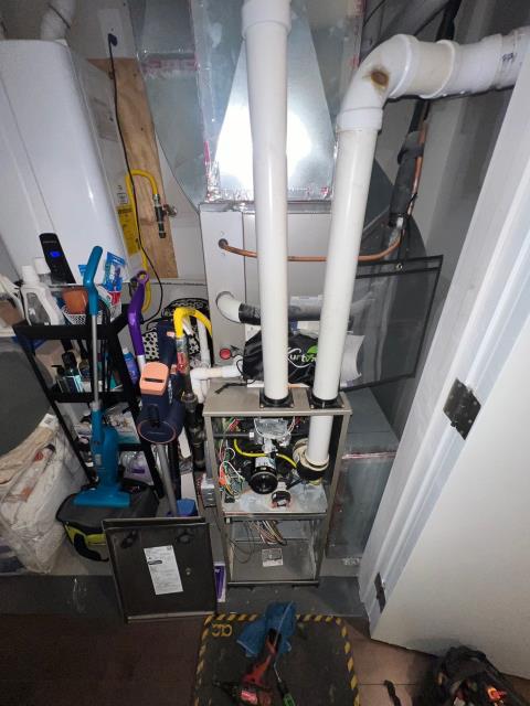 Just completed routine hvac maintenance at a rental property in philadelphia, pa 19146. Checked both heating and cooling functions and inspected filters, the thermostat, and electrical connections to ensure reliable operation for the tenants. The system is running efficiently and is ready for the upcoming season.