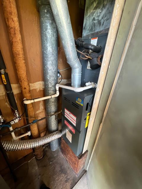 Just wrapped up an annual maintenance for a longtime club member’s home in Warminster, PA 18974. Tuned up the Navien water heater and Goodman heating system, ensuring everything’s clean, efficient, and operating safely. Another loyal member is ready for worry-free comfort this winter.