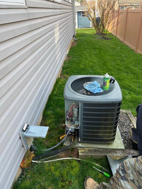 Just wrapped up an annual maintenance tune-up on a Goodman HVAC system for a club member in Warminster, PA 18974. Checked filters, inspected controls, and verified heating efficiency. Regular tune-ups help our Comfort Club Members save energy and avoid breakdowns during the cold months.