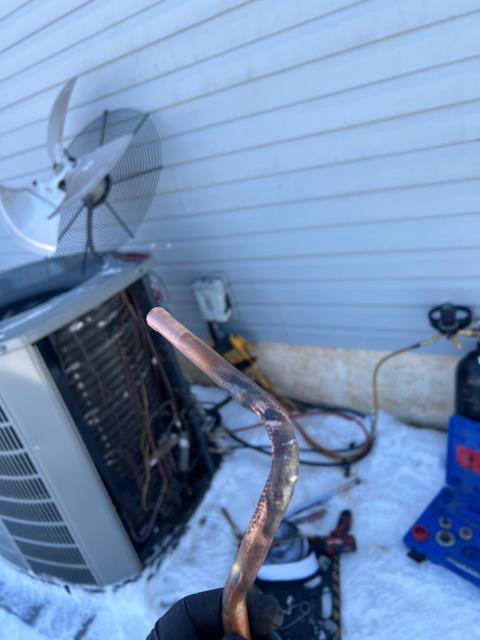 Wrapped up a heat pump repair in ivyland, pa 18974 for a new customer. Performed a nitrogen pressure test and verified the system held pressure. Pulled a vacuum below 300 microns, charged with 11 lbs. 8 oz. Of r-410a refrigerant, and conducted a full leak search. Found two pinhole leaks in the copper piping and confirmed proper operation after service. The system now running efficiently and ready for the cold season.