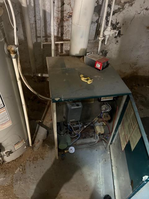 Visited a home in philadelphia, pa 19138 after tenants reported their bathroom radiator was cold and not heating. Found trapped air in the heating lines and a faulty pressure gauge preventing proper circulation. Performed radiator bleeding throughout the single-system home to restore full heat and efficiency. Another philly property ready for winter comfort.