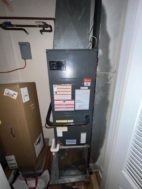 Responded to a heating airflow concern for a home in philadelphia, pa 19147. The upstairs vents were blowing strong heat, while the first floor had little to no airflow. Diagnosed improper ductwork and lack of a return on the main level—we’ll recommend duct adjustments to balance comfort throughout the home.